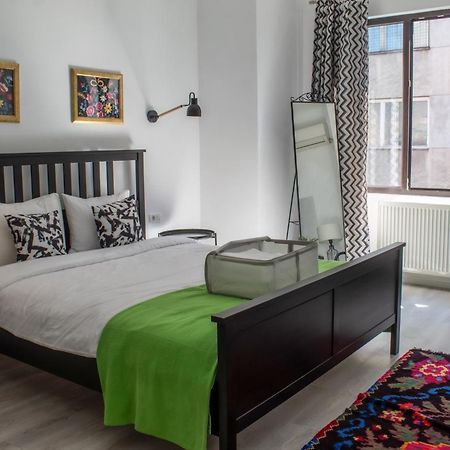 Domus Old Town Retreat Cozy & Central Bukarest Exteriör bild