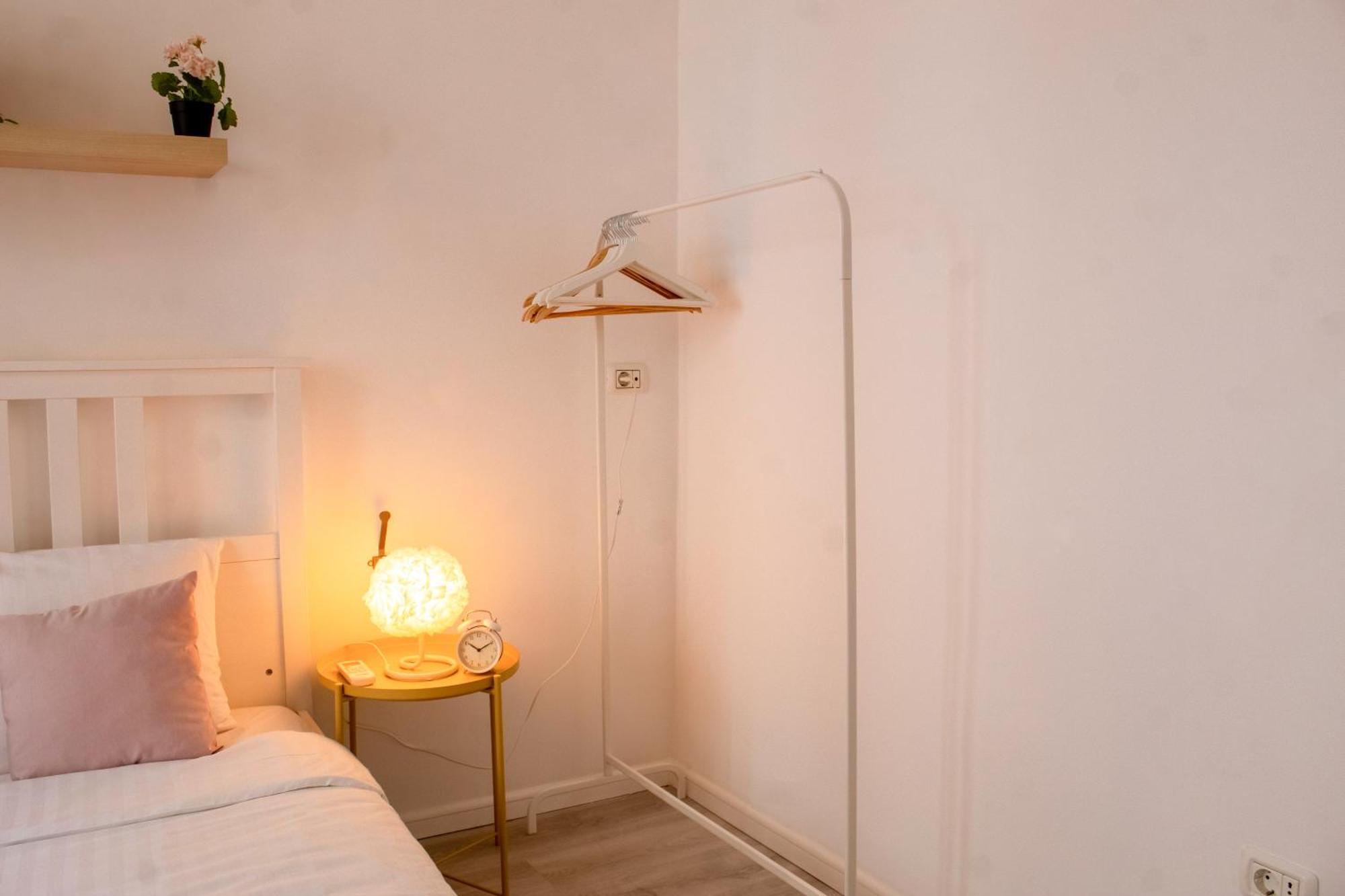 Domus Old Town Retreat Cozy & Central Bukarest Exteriör bild