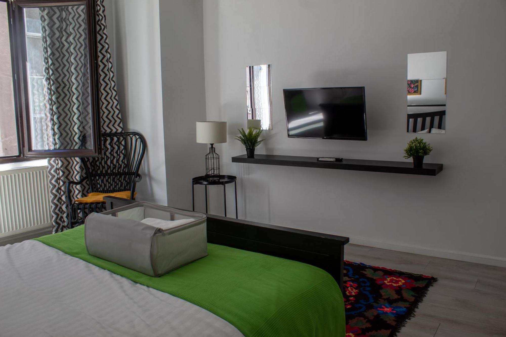 Domus Old Town Retreat Cozy & Central Bukarest Exteriör bild