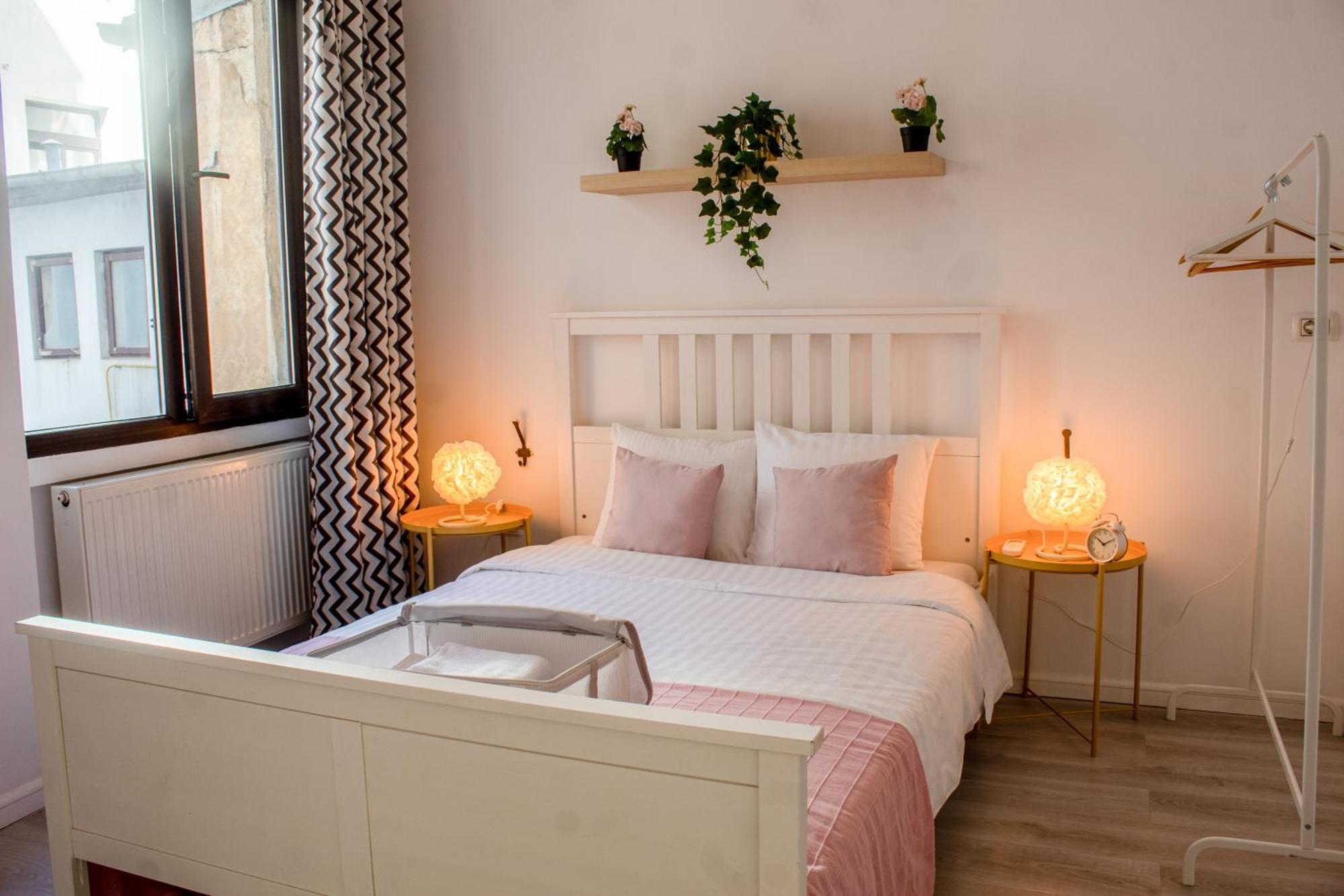 Domus Old Town Retreat Cozy & Central Bukarest Exteriör bild