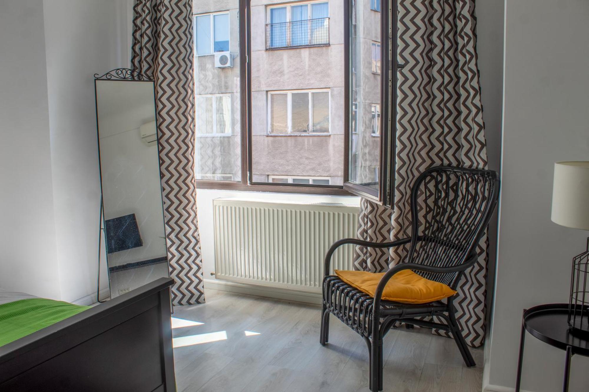 Domus Old Town Retreat Cozy & Central Bukarest Exteriör bild