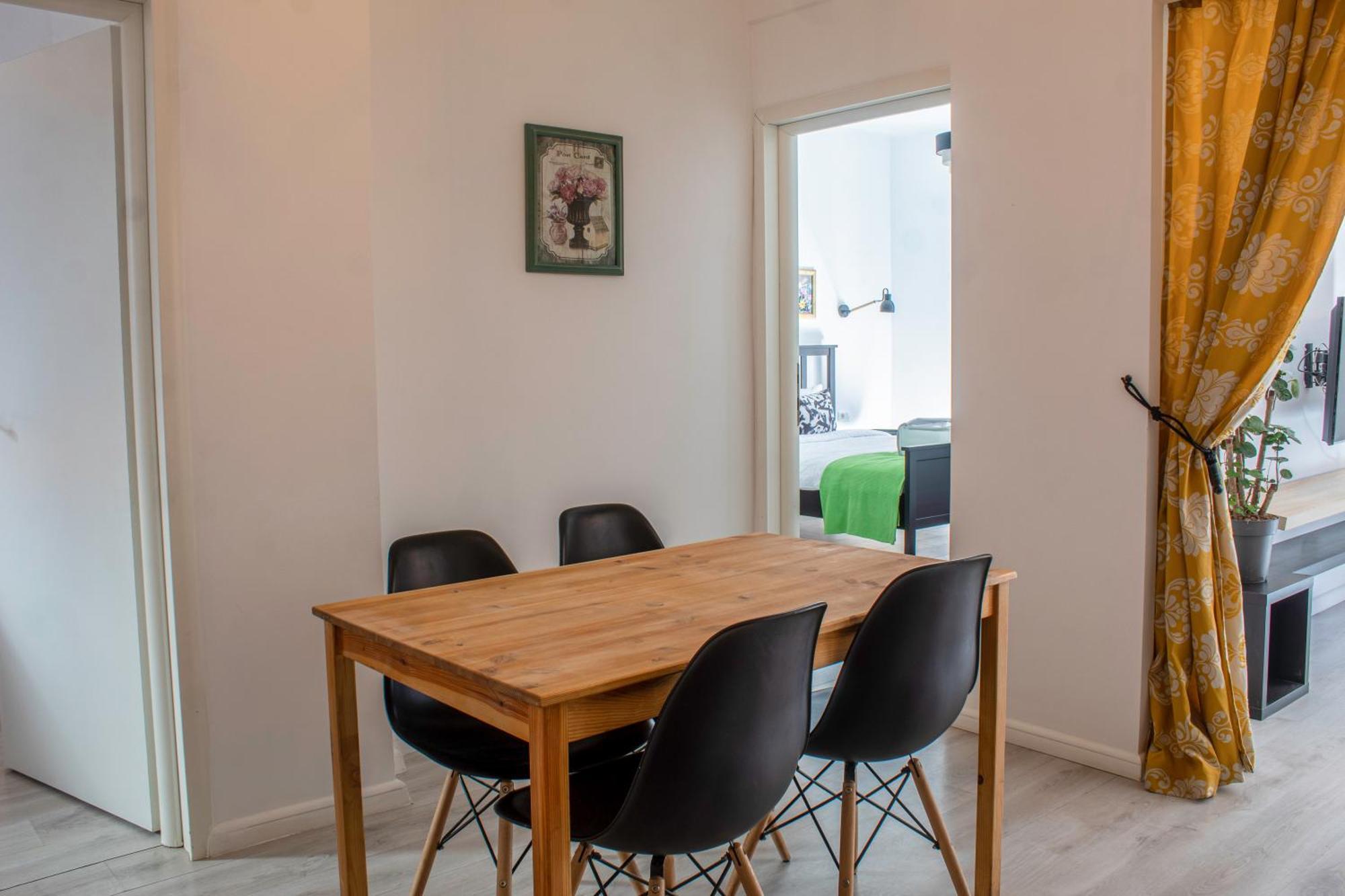 Domus Old Town Retreat Cozy & Central Bukarest Exteriör bild