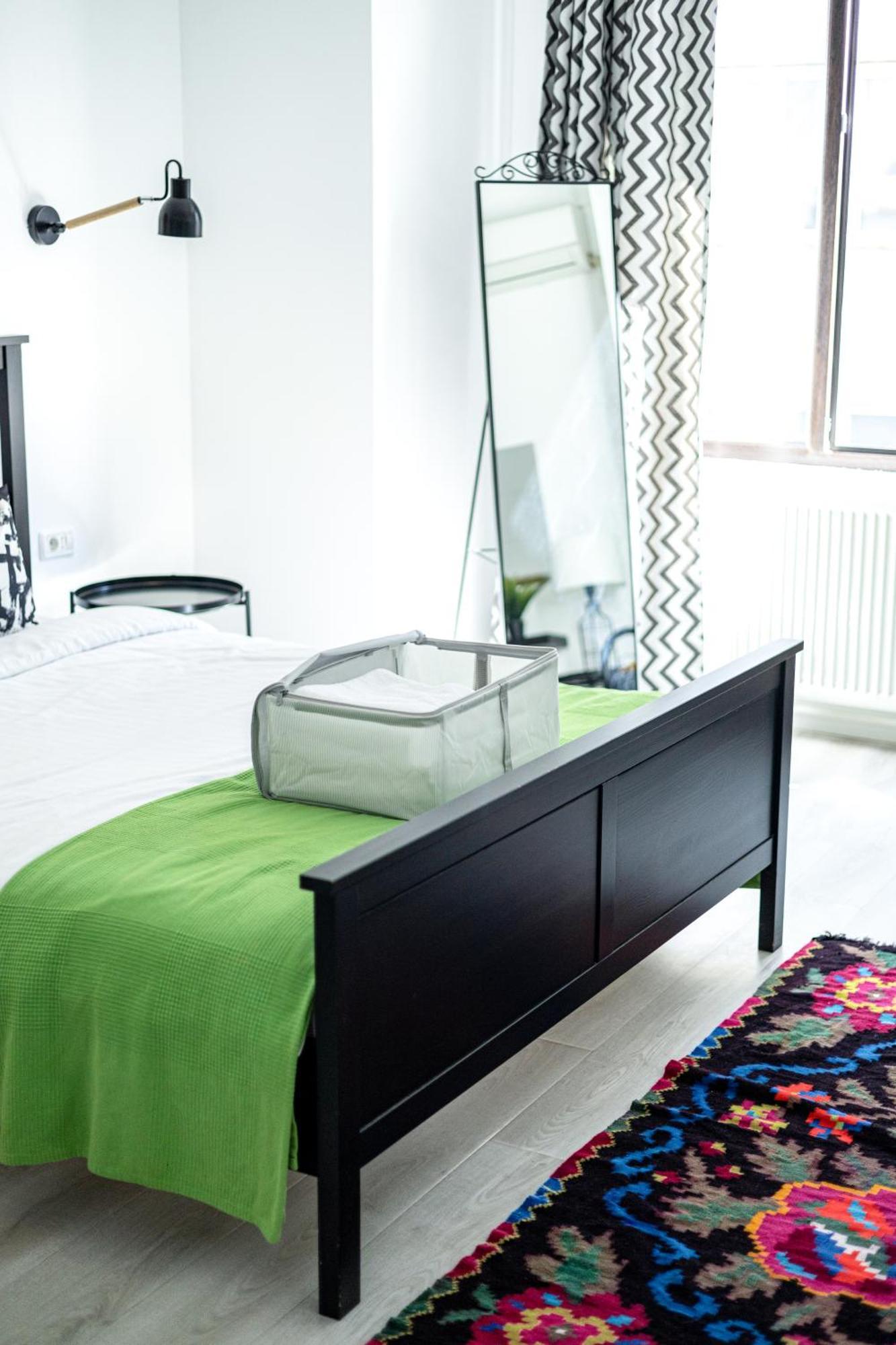 Domus Old Town Retreat Cozy & Central Bukarest Exteriör bild